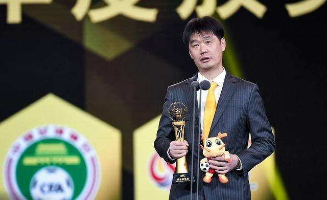 2026世界杯直播-京媒:李霄鹏非过渡主帅 国足新教练组或中西合璧