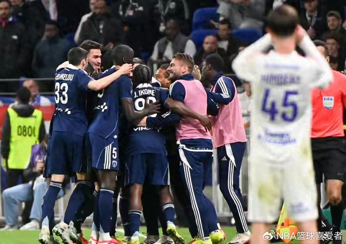 世界杯官网-米兰双杀国米,罗马翻车,这夜足坛剧本太刺激!|波尔图|国际米兰|AC米兰|ac米兰|球队_新浪体育_新浪新闻